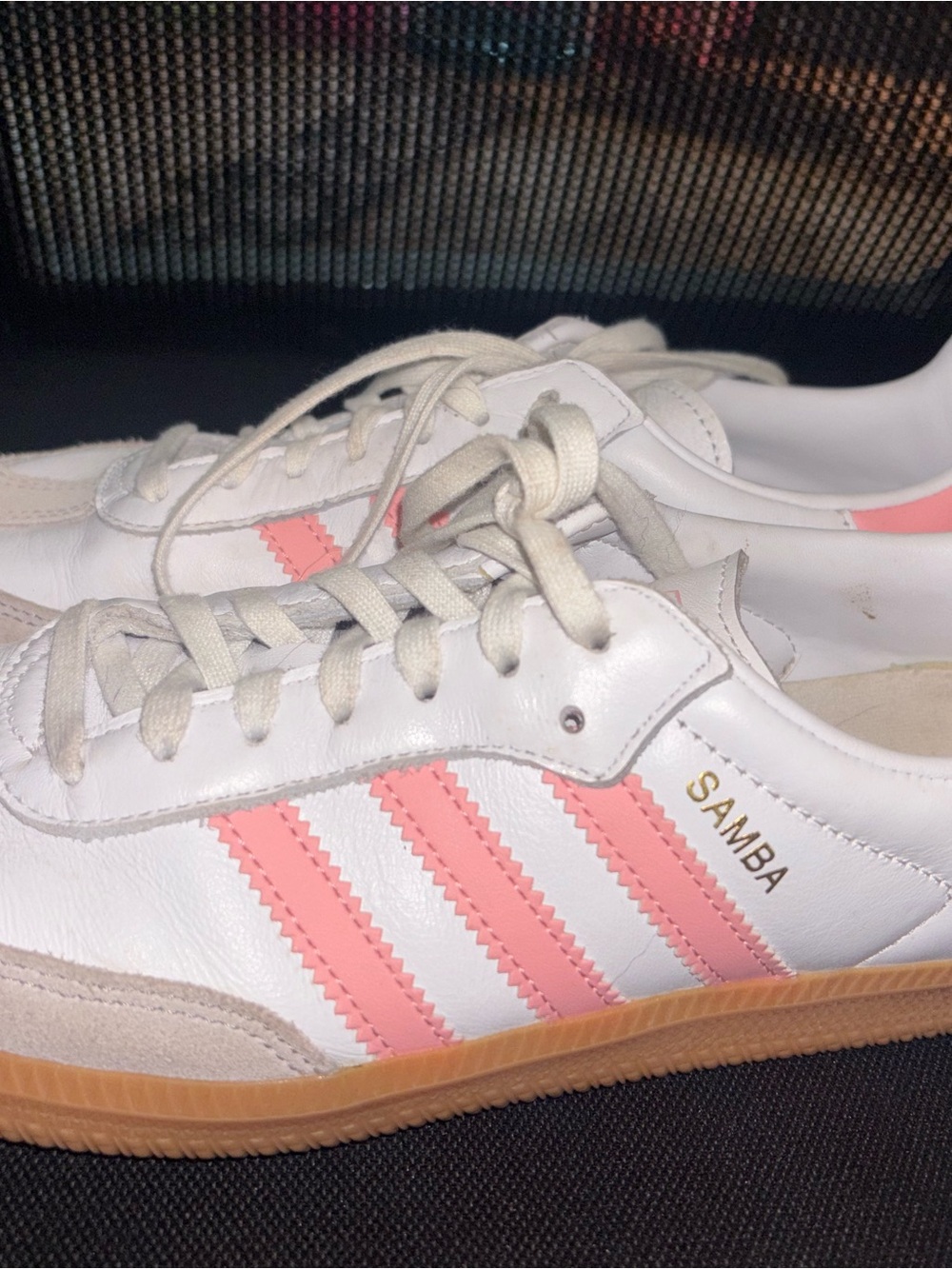 adidas big girl Samba White Sneaker with Pink Stripes Sz 6.5M